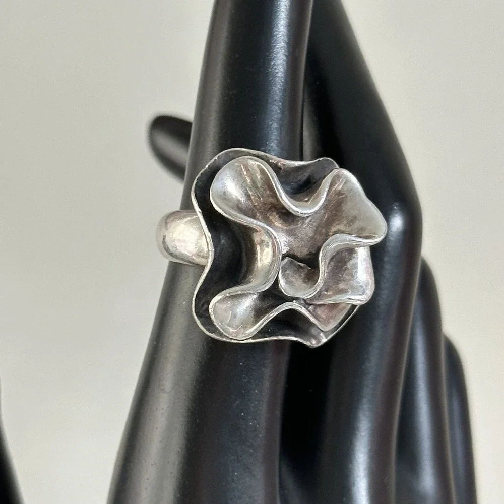 Silpada 925 Sterling Silver Large Chunky Modernist Flower Band Ring Size 6.25